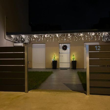 Ria'S Gardenview Apartment 이오아니아 외부 사진