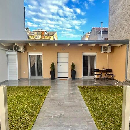 Ria'S Gardenview Apartment 이오아니아 외부 사진