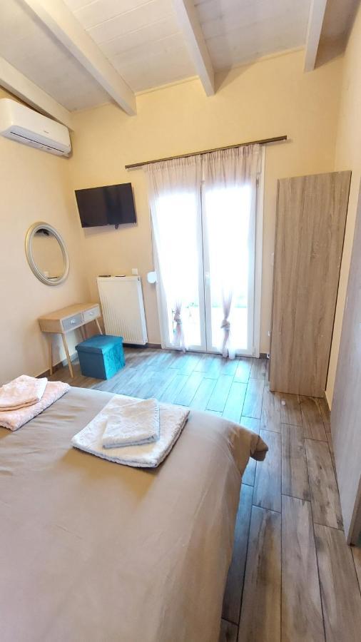 Ria'S Gardenview Apartment 이오아니아 외부 사진