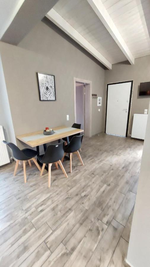 Ria'S Gardenview Apartment 이오아니아 외부 사진