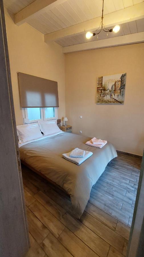 Ria'S Gardenview Apartment 이오아니아 외부 사진