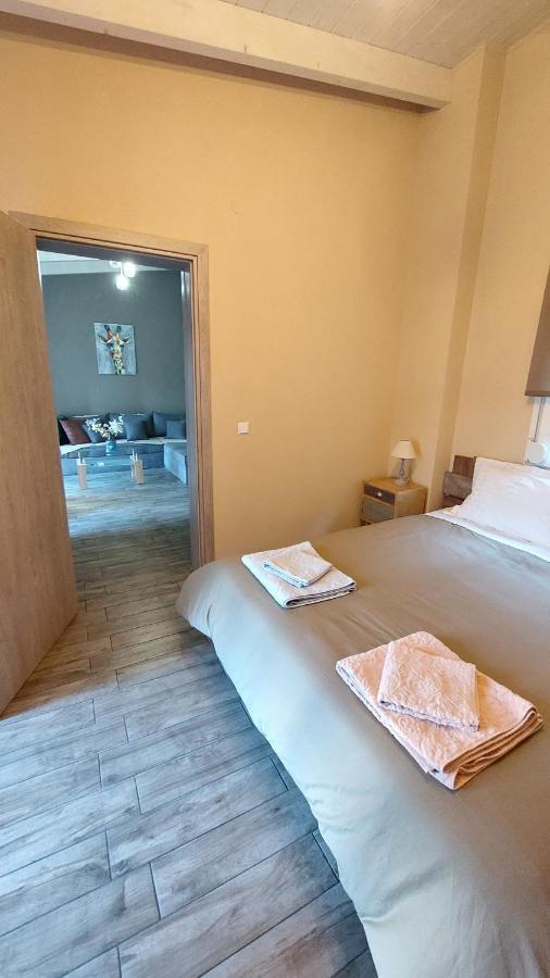 Ria'S Gardenview Apartment 이오아니아 외부 사진