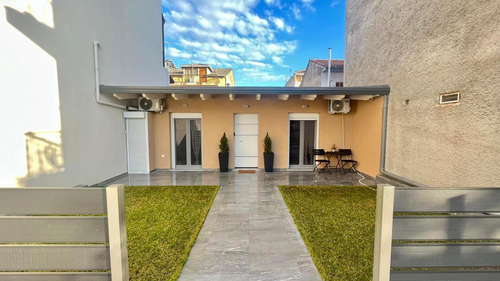 Ria'S Gardenview Apartment 이오아니아 외부 사진